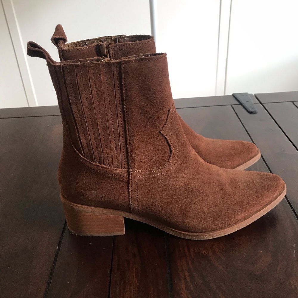 Steven by Steve Madden Nut Suede boots